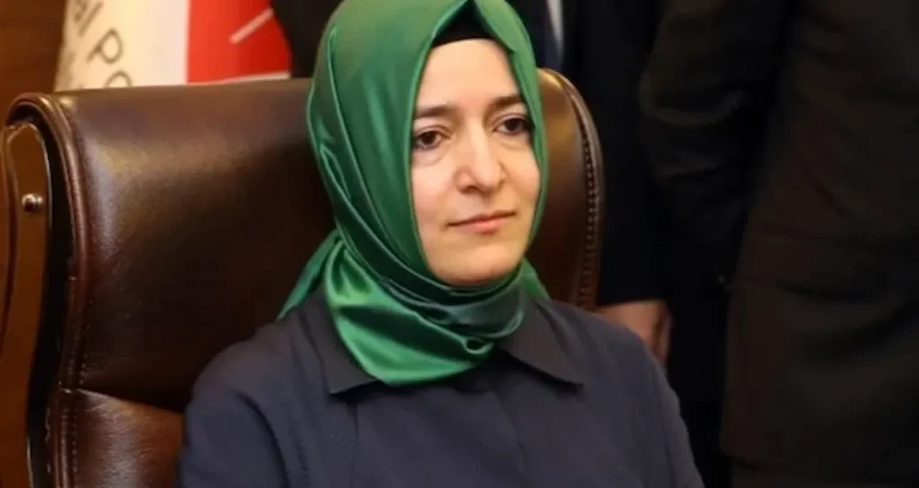 Fon Skandalı Sonrası İstifa Eden Fatma Betül Sayan Kaya AKP Kayıtlarından Çıkarılıyor