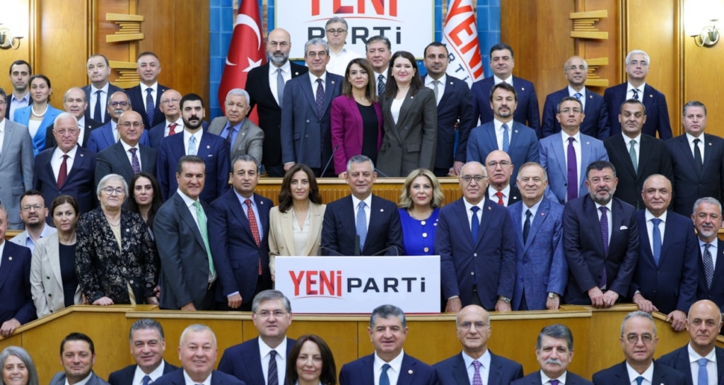 YENİ Parti AYM Savunmasını Tamamladı ve Olası İsim Değişikliği Seçeneklerini Netleştirdi