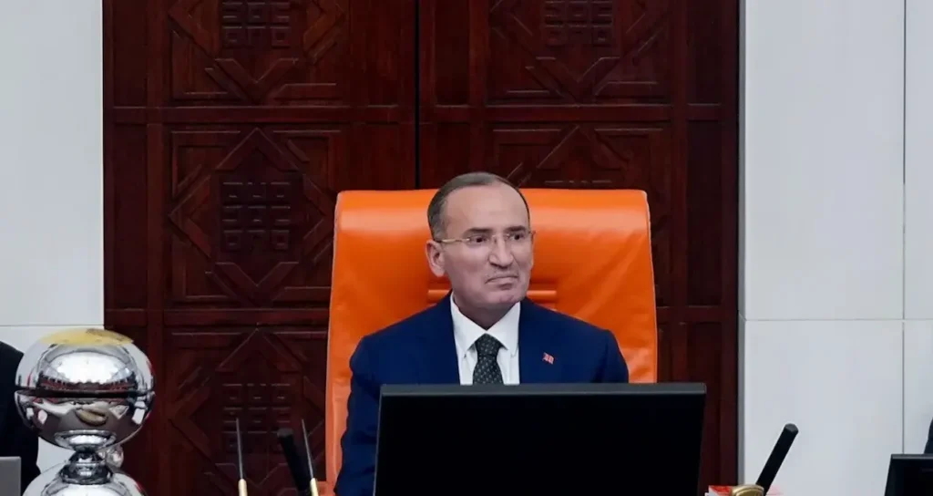 Bekir Bozdağ Sağlık Sorunlarını Gerekçe Göstererek TBMM Başkanvekilliğinden İstifa Etti