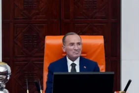 Bekir Bozdağ Sağlık Sorunlarını Gerekçe Göstererek TBMM Başkanvekilliğinden İstifa Etti