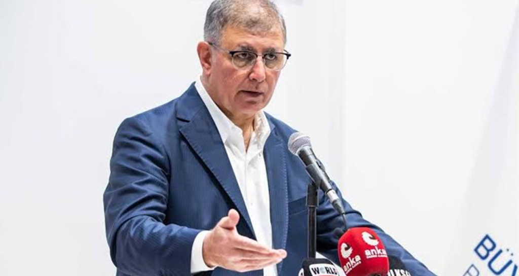 Saygı Öztürk Cemil Tugay ile Geçmişteki Parti Değiştirme İddiaları Konuşmasını Hatırlattı