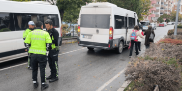 Kütahya'da Servisi Bırakıp Kaçan Ehliyetsiz Sürücüye ve Araç Sahibine Para Cezası