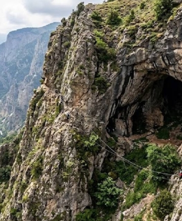 Artvin'de Sarp Mağaralardan Hasat Edilen Elf Balının Kilogramı 264 Bin Liraya Ulaştı