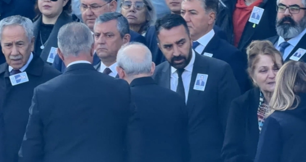 Özgür Özel ve Kemal Kılıçdaroğlu TBMM'deki Cenaze Töreninde Bir Araya Geldi